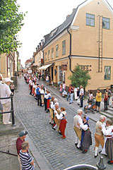 Dans på Adelsgatan i Visby